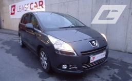 Peugeot 5008 Premium € 6990.--